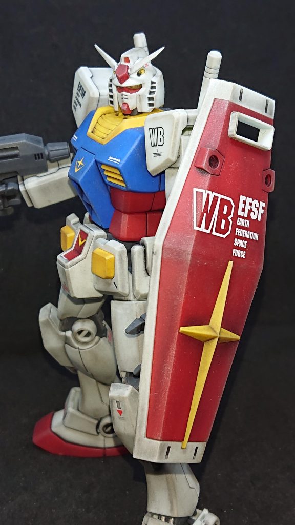 カメラアイのシールを貼り忘れました。