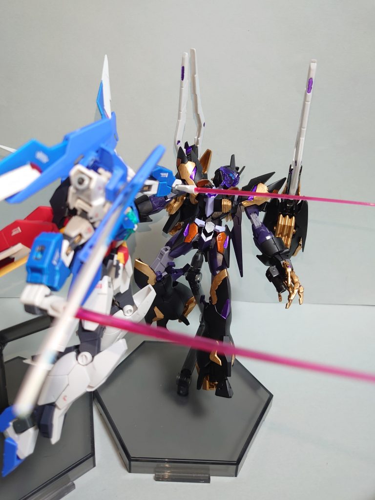 せっかくのAGE-2モチーフということで、本機のライバル機とヒロイン機(?)も製作していますので、そちらも随時アップしていきたいなと思いますなんかどこかで見たことあるシーンですね・・(笑)