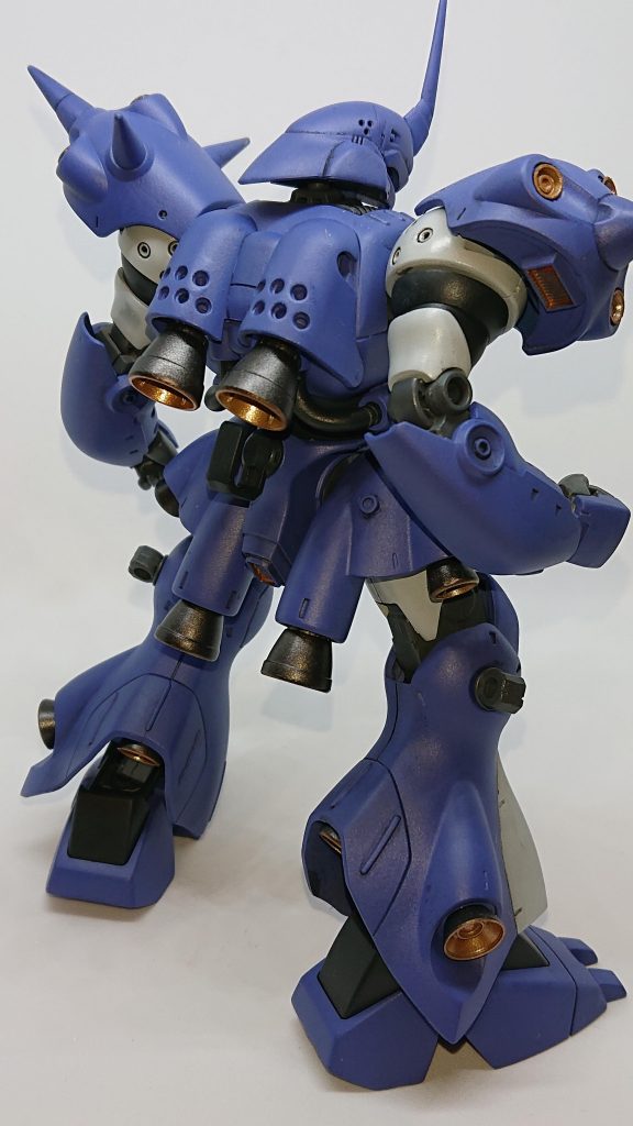 バーニア内部はオレンジゴールド肩と脛横のバーニアはアフターパーツでディテールアップしました。