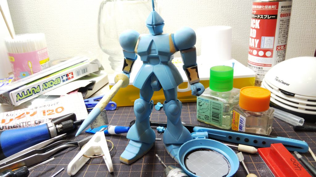 手首から二の腕までが細すぎなのでパテをもって太くする肩の取付位置を少し上げる（マッチョな感じになった気がする）短すぎるサーベルも数センチ延長チンコガードのような部分も元のままだと奥に引っ込んでる感じなので５ミリくらい延長して前から後ろの方まで届くように調整