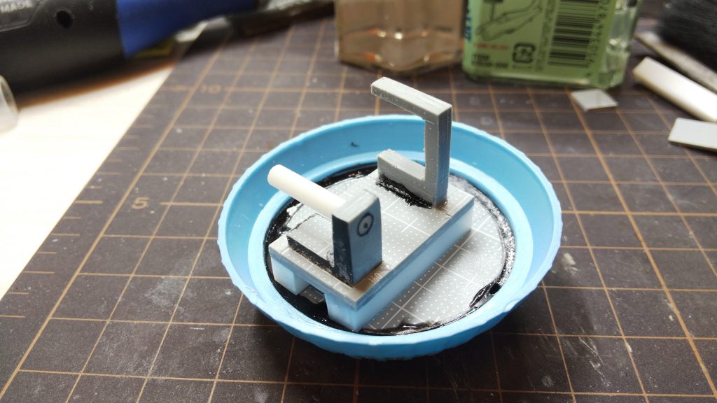 元々のシールドの持ち手は中央についており手に持たせると先っぽにくっつく感じなので持ち手を自作しました