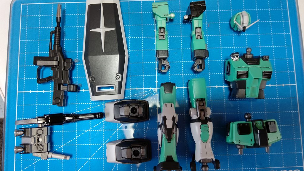 デカール貼る前です。主に足の塗り分けを頑張りました。