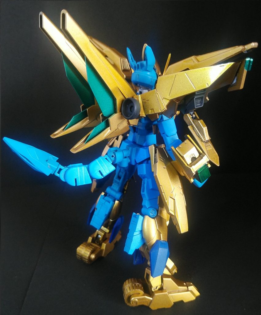 後ろ肩は核となるパーツの前後にフィン状のものをつけて可動させることで２つの形状に。通常時の肩裏のスラスターの処理に困っていたところX抗体になると肩にスラスターがつくことに気付いたのでそっちに移動してます。肩ギミックが今回の見所ですかね。