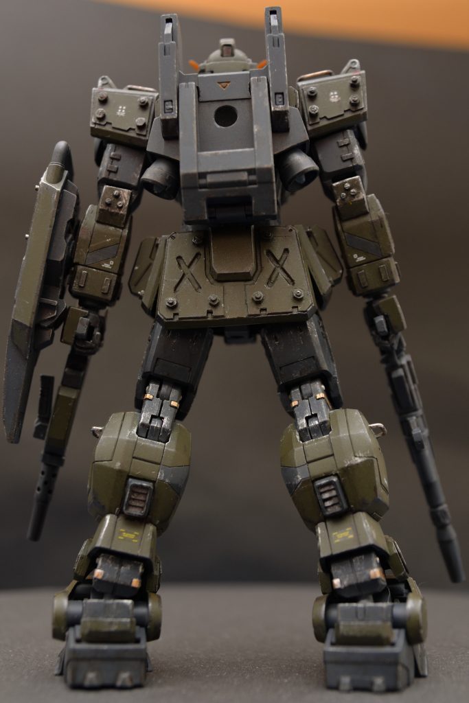 背中の穴には理由があります。