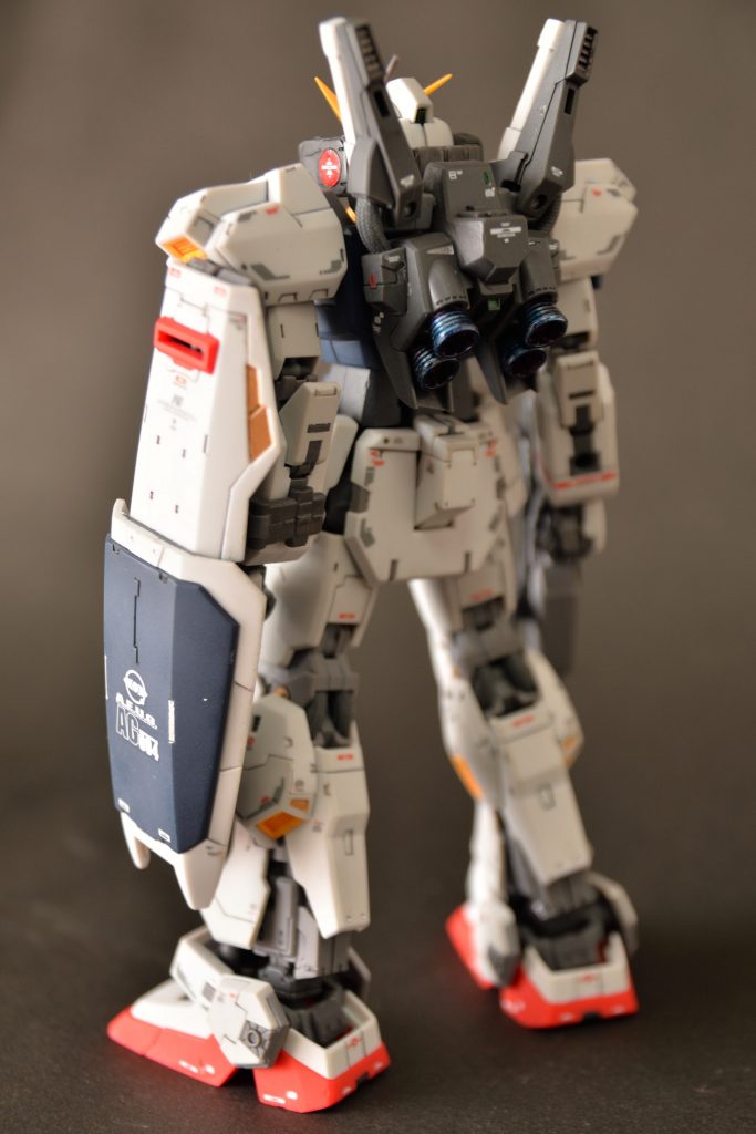 スラスターの焼けた感じをリアルタッチマーカーで描いてみました。簡単な割には良い感じになったかな。