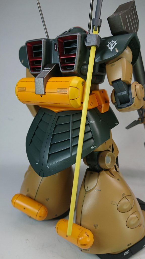 オレンジ色のタンク💦凄い色と思いながら白サフから色を重ねてます。