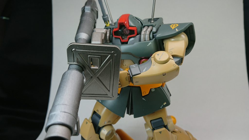 余剰パーツのバズーカも作って無理やり持たせてます。