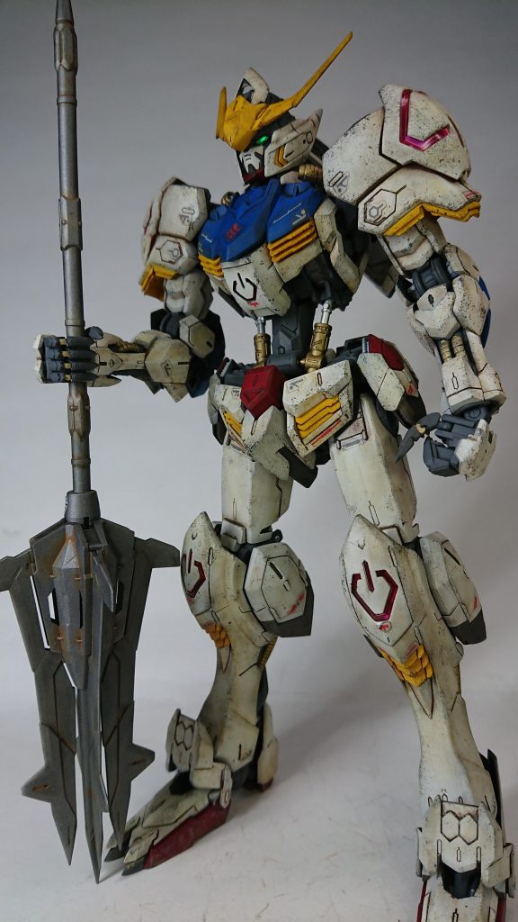 クレオスのウェザリングカラーを五層重ねてスポンジチッピングと田宮のウェザリングマスターで汚してます。