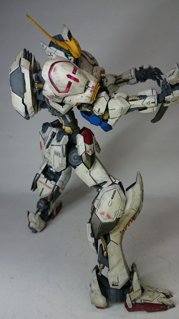 太刀を装備。クリヤーパーツは汚さずそのままにしてます。