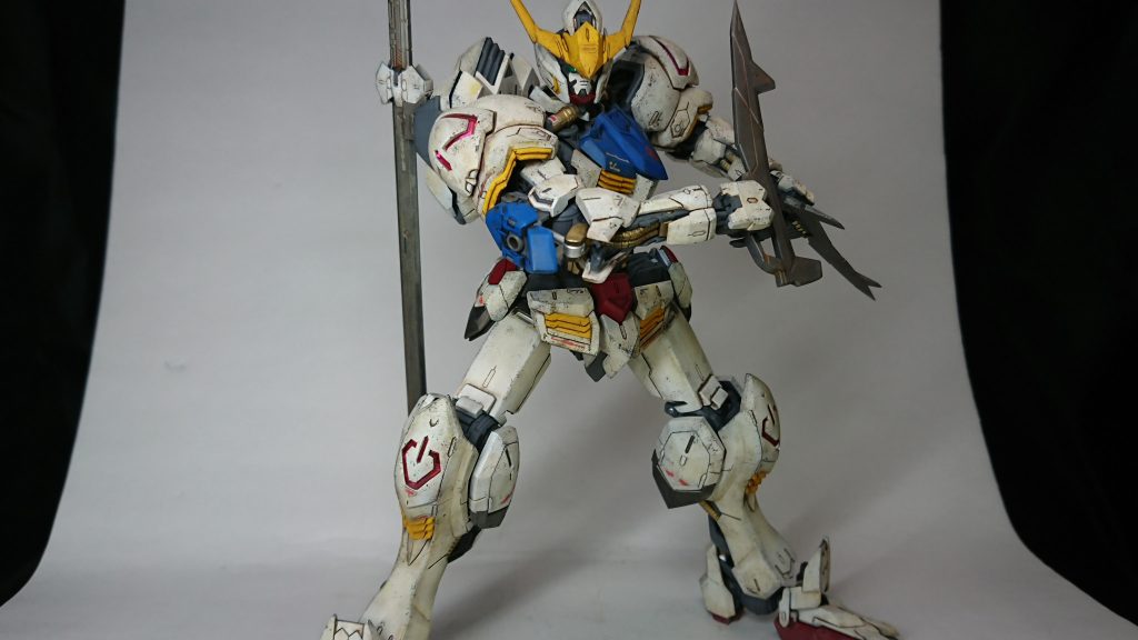 MGのオリジナルのギミックか?メイスの刃は取り外せるので両手持ちを。