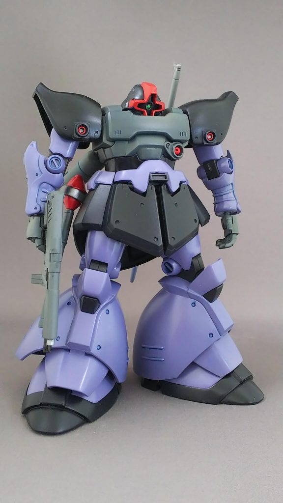 全体像です。リックドムツヴァイのスパルタンな印象を狙ってみました。