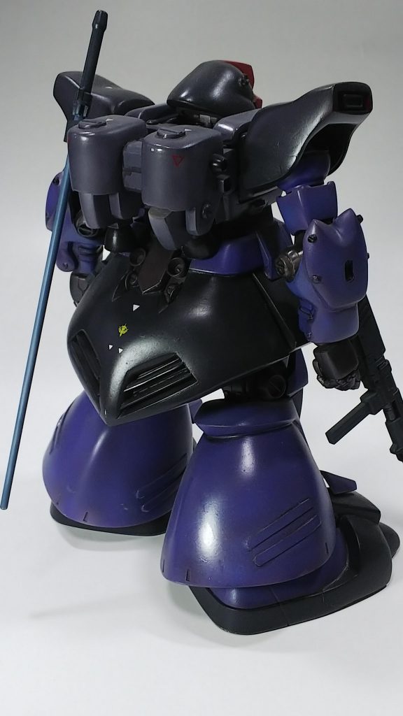 背面です。今見るとパテ盛りの処理の甘さ、精度の甘さが目立ちます。バックパックはウェーブのＧタンクとプラバンから作りました。