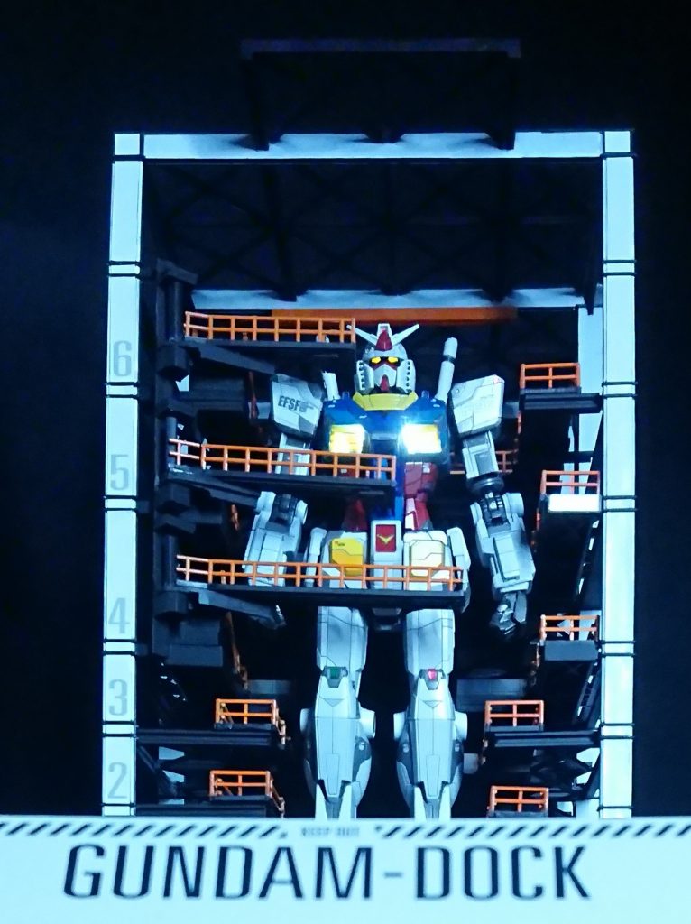 電飾と照明で夜間のガンダムも再現可能です。さすがに色は変えられませんが・・・