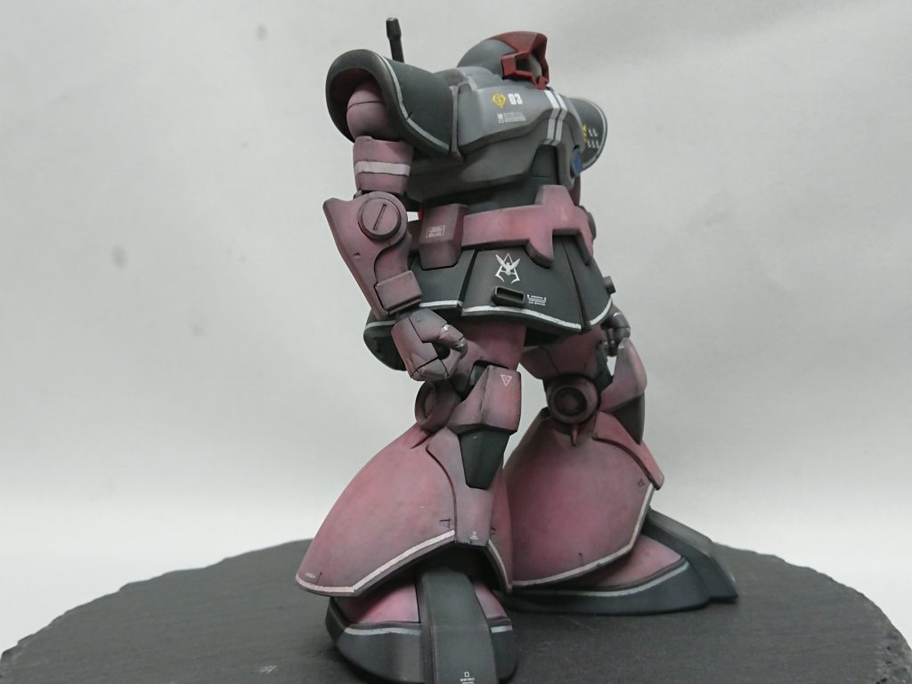 ラインは塗装で、デカールは水転写デカールを貼り付けしました