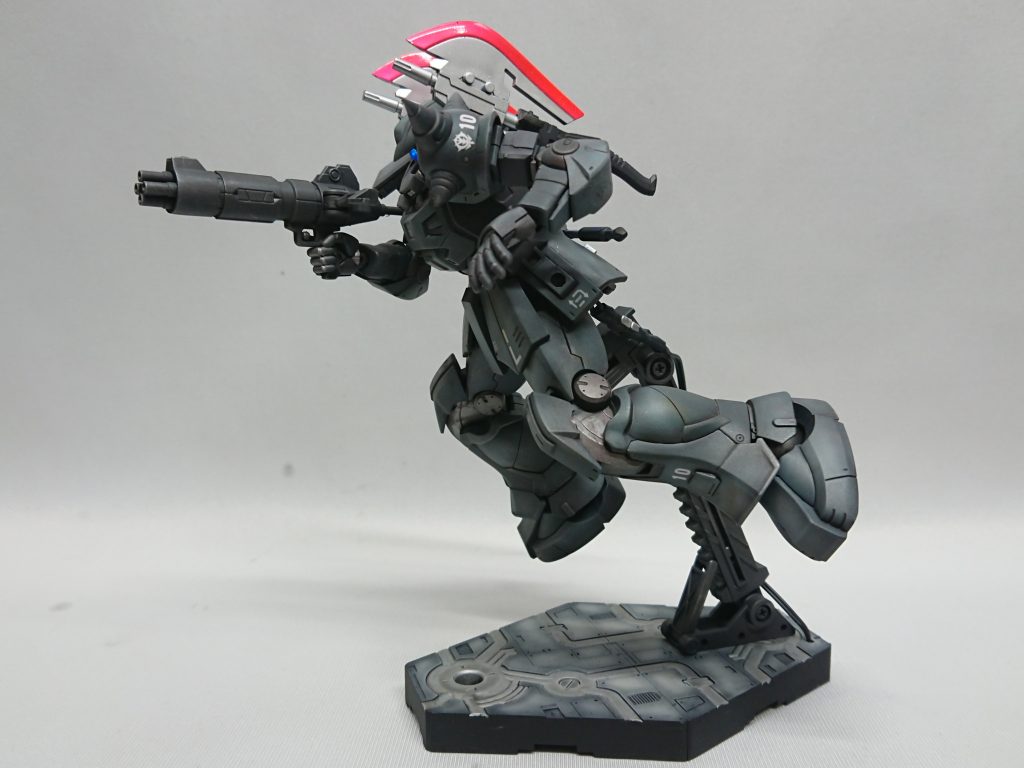 アクションベース下に電源とスイッチ格納しています。