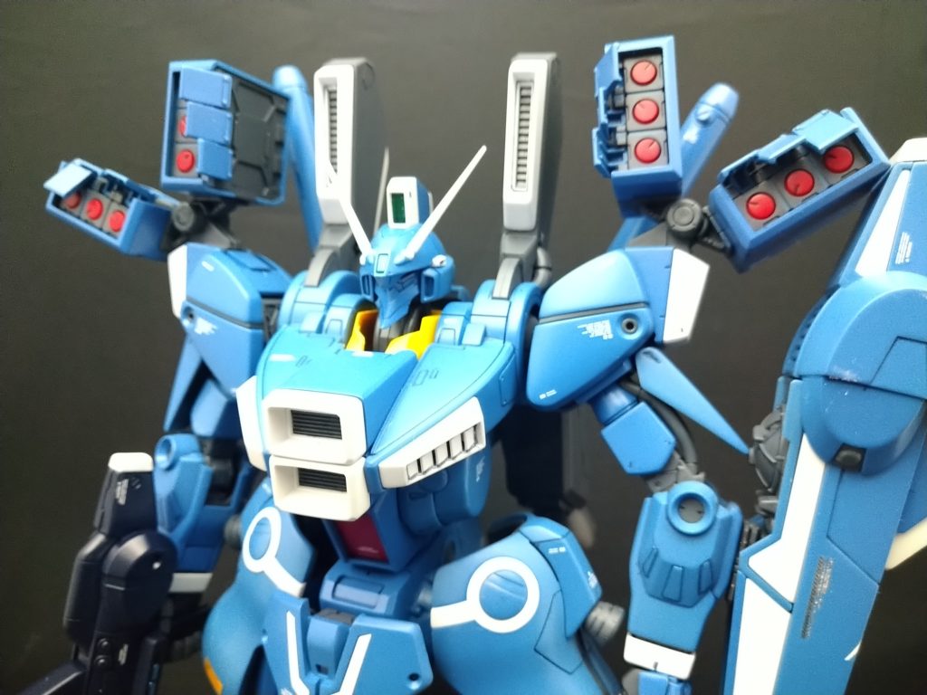 細部 ミサイルコンテナのハッチは独立開閉できるように改造