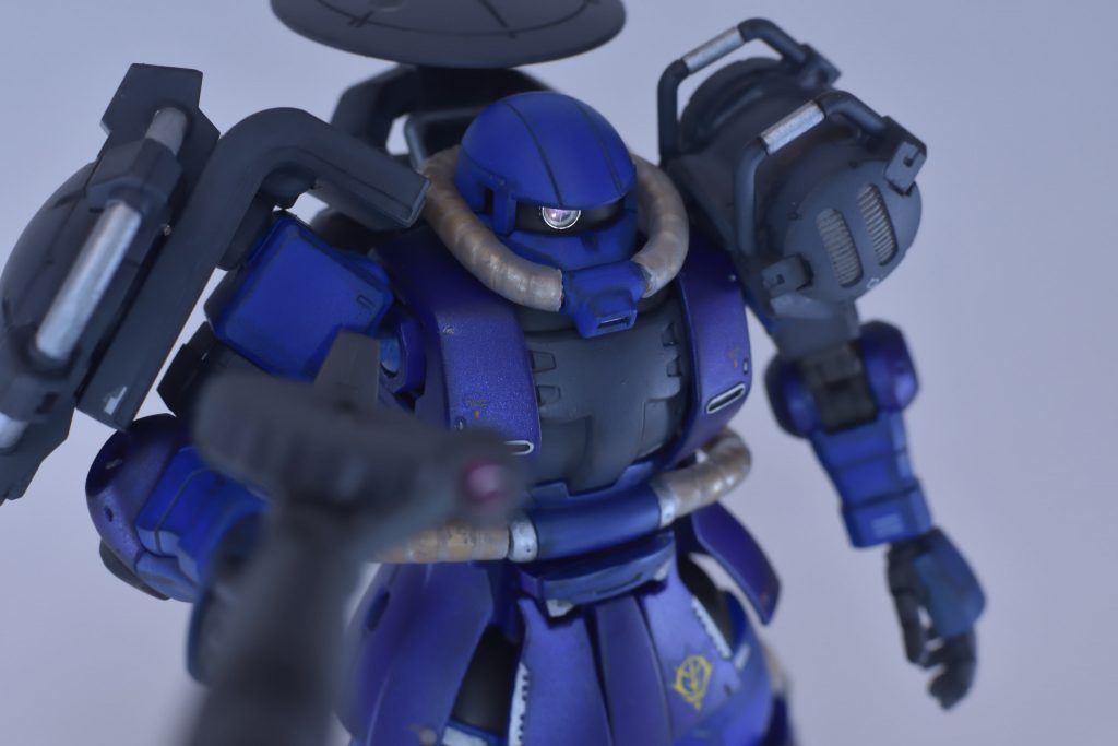 モノアイも変更しました、どうですかこのレンズ感!ハイキューの外枠にスワロを着けて、UVレジンで覆ってあります。別趣味のレジンクラフトから思いついたんですが、反射や奥行きを出せてとても良くなります。これはそのうち別で載せたいですね。