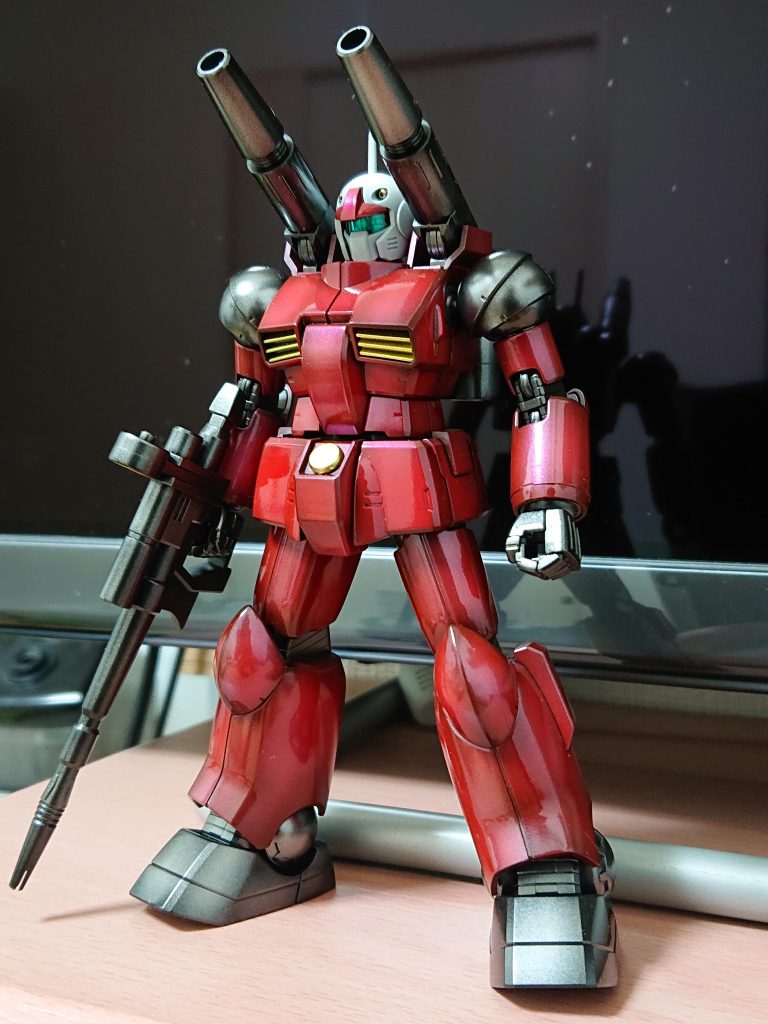 組み立てて部分塗装して完成です。スミ入れは頭部バルカンにしかしていません。塗り分けが少ないためかなり短時間で仕上げることが出来ました。