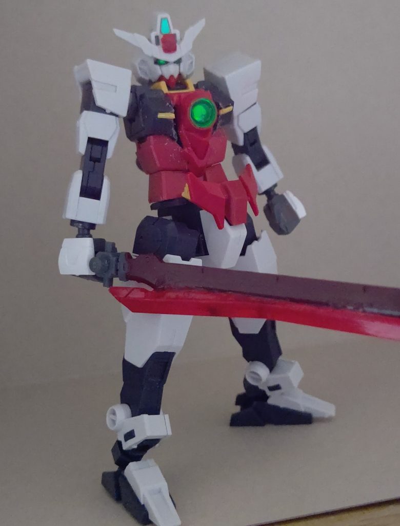 中身はコア2をベースにゼロ炎のパーツで改造。アーマー装着時に干渉するので胸部パーツの左右を削ったが、隙間が目立ってしまった。どうしよう