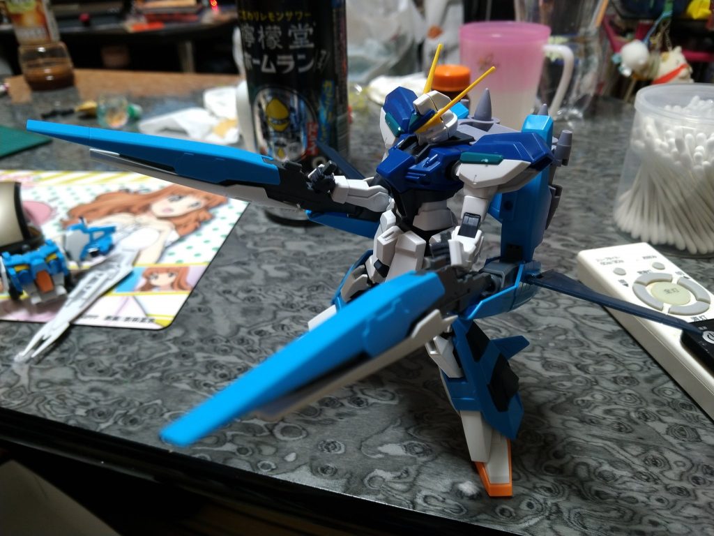 イメージ固めてる時です。ヴェスバーっぽい発射体制が取りたいなーと思ってバランス調整してました。ジェットストライカーを改造しようと思いましたが、ダガーLが発売されると聞いて、ジェットストライカーは残すことにしました…。