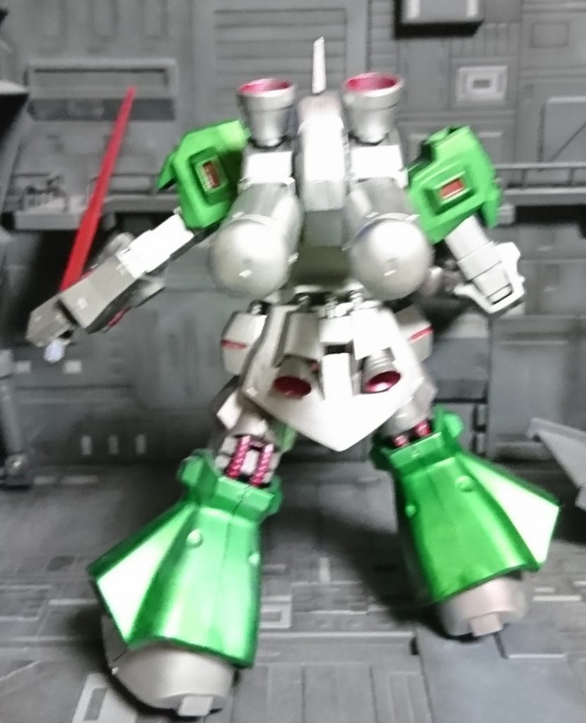 腰のバーニア大型化