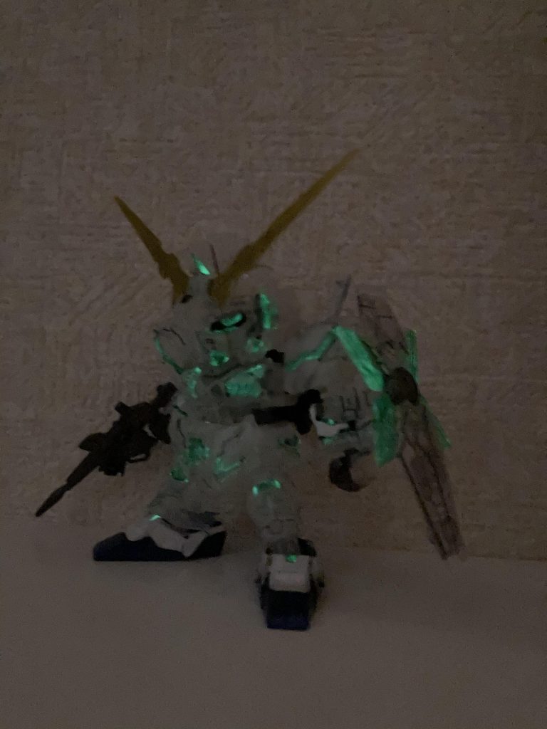 MGユニコーンのリベンジで蓄光パウダーを乗せました。彼もこれくらい光ってくれたらよかった…。