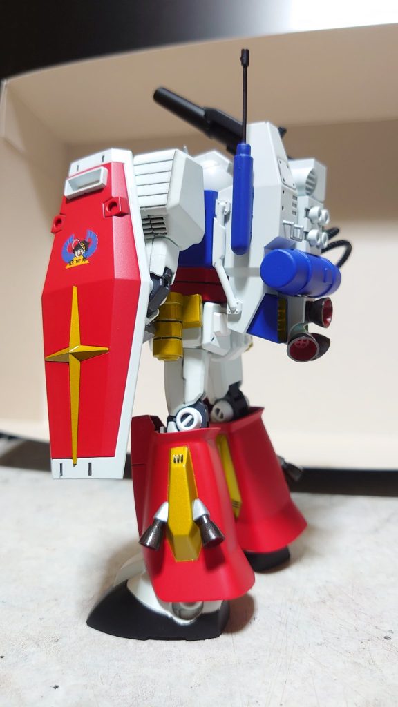 シールドには狂四郎のデカール。子供の頃に読んだプラモ狂四郎のパーフェクトガンダムに一目ぼれしたのがもう二十数年前とは・・・その頃ちょうどMSVのキットが再販して何個も制作してましたね。ザクキャノン ザクタンク Zタイプザク フルアーマーガンダム好きなMSばかりだった。