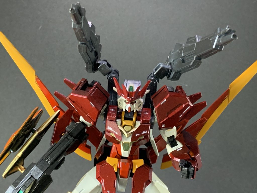 背部ビームキャノンは肩から展開。