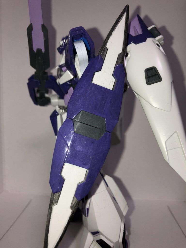 ダブルオーのシールドです。これで格闘も出来ちゃう優れものです。塗装は粗いですが。