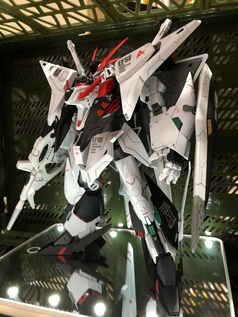 ２号機と同じく各関節、コクピット周りにサイコフレーム...という妄想であります💦