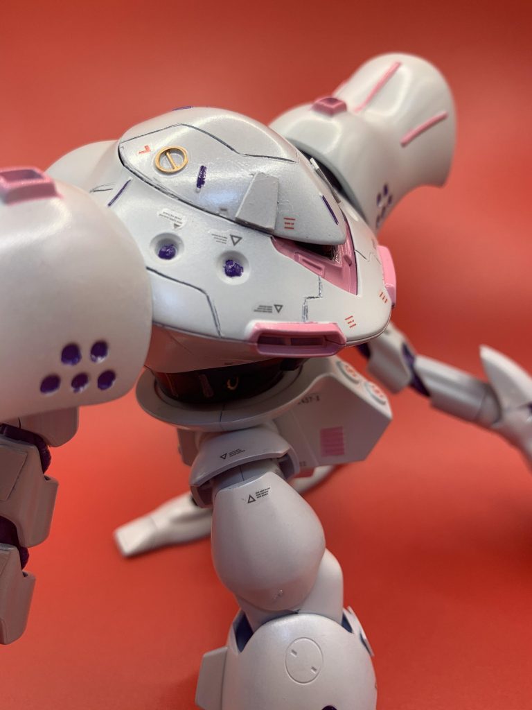 マスキングテープもズレてしまってたり、隠しきれてなかったり結構粗が目立ちますね。細かい箇所は筆塗りしたんですが、これまた以前の筆先ボサボサの筆なので結構はみ出してしまってます。