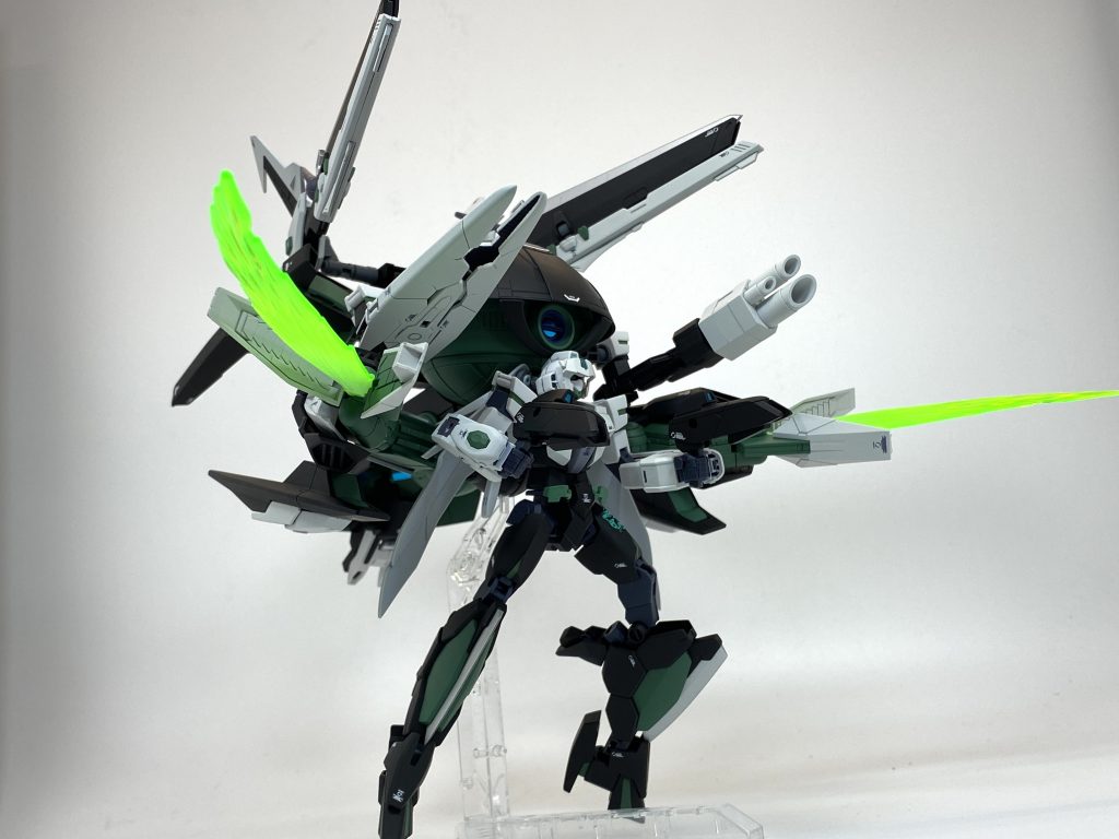 プルティネアアサルトガンダムプルティネアガンダムとウォドムコアポッドがドッキングした形態。宇宙戦における機動力と火力が大幅に強化される。