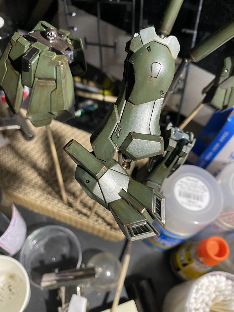 Mr.クレオスのウェザリングカラー、グランドブラウンとスタインブラウンを使用。部分塗装はMr.クレオスのクロームシルバー