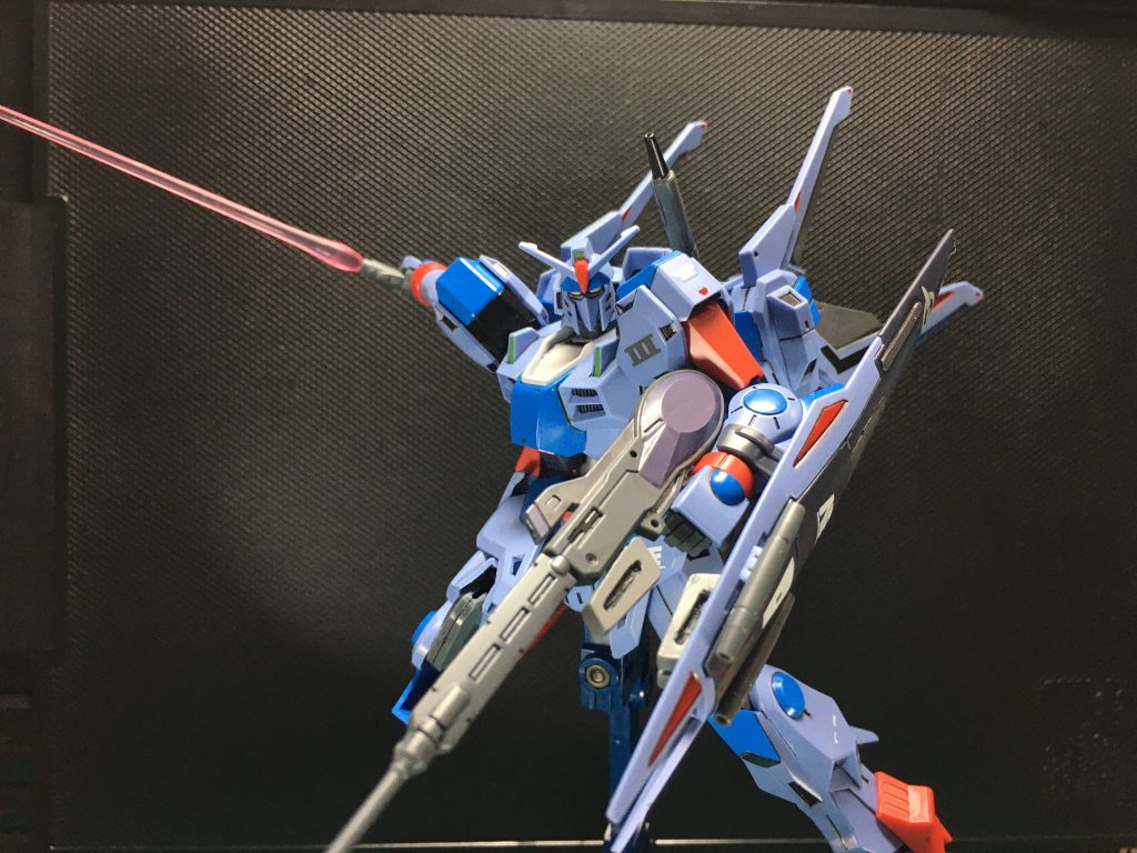 ビーム・キャノンが外れてハイパー・ビーム・サーベルに。ZZガンダムから引用された機構もいいですね。