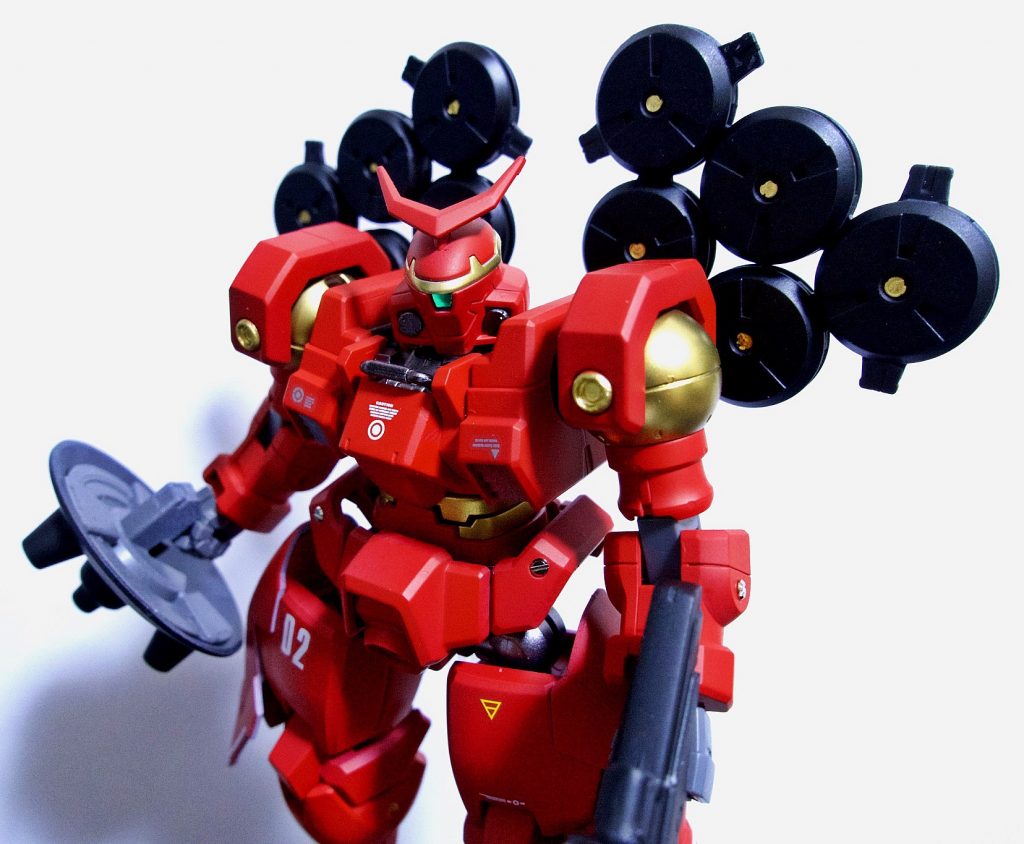 フラットレッド、ゴールド、ブラック