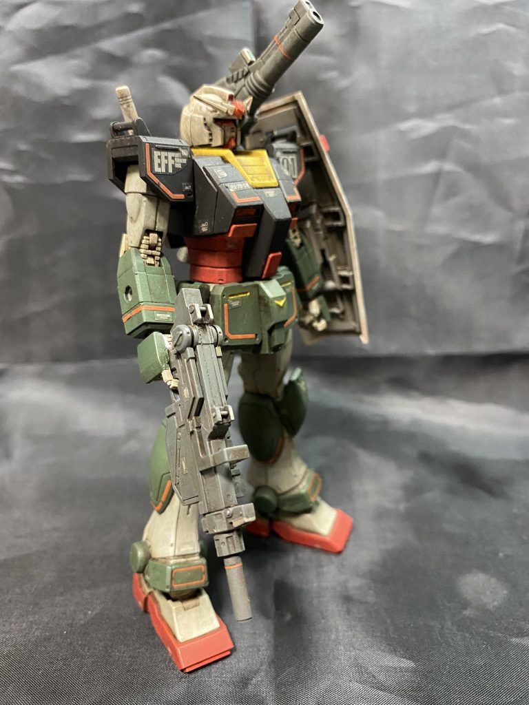 右側面!1番くじでG-3ガンダム製作。次はエントリーグレードでキャスバルガンダム製作と段々何にしようか選択肢が狭まってきました。