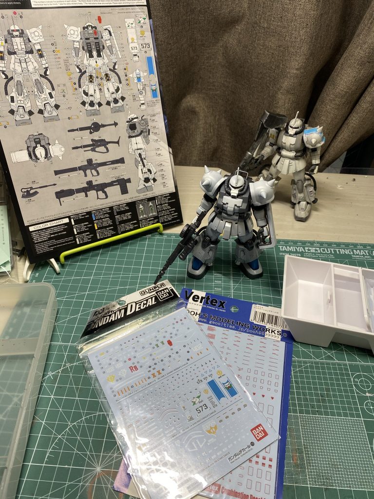 デカールはバンダイの水転写セットを使いました