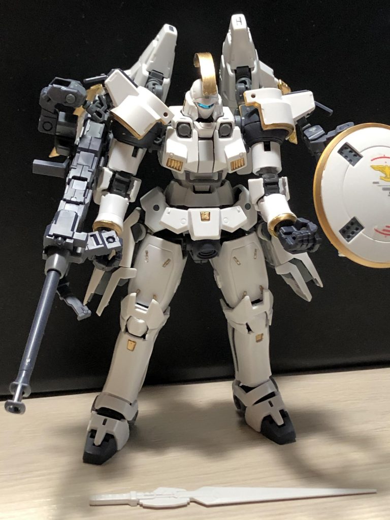 やや斜めから。武装はドーパーガンとエクシアのブレードです。白が映えますね。