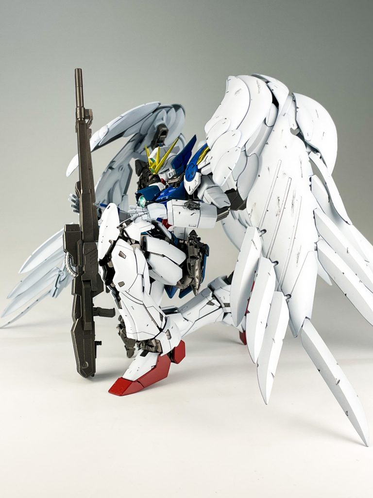 全体的に黒立ち上げなどのグラデーション塗装を施し、初めてダメージ表現に挑戦しましたが、満足いく出来になりました。まだまだ試したい技術もあるのでこれから色々作っていきたいです。