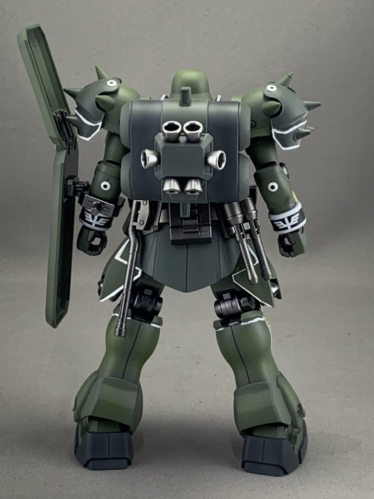 胸や足のグレーはニュートラルグレーV、関節はスターブライトアイアン、兵装類はガンメタルトップコートはそれぞれ、装甲はフラットクリアープレミアム、関節はセミグロスクリアープレミアム、スラスターはクリアーを使用しました