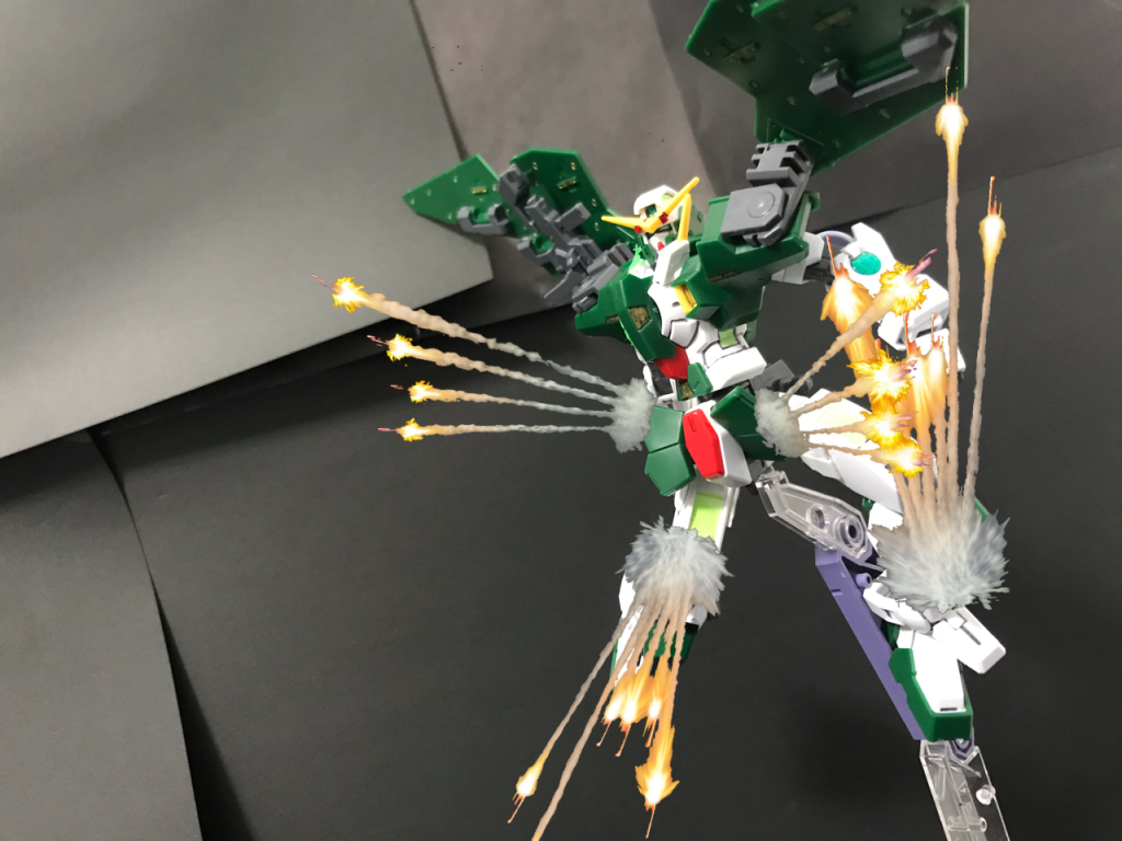 デュナメス「みんな忘れてるであろう!くらえよ!GNミサイル!」