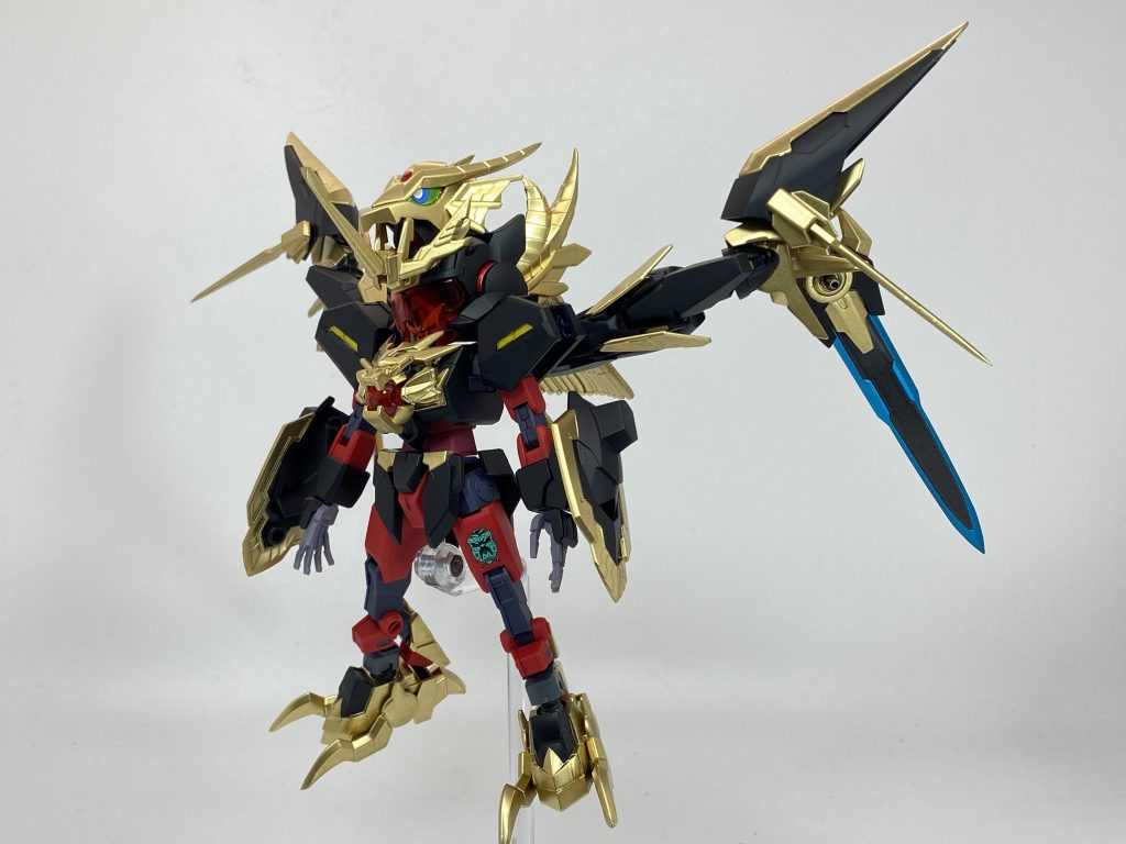 オメガドラゴンソルジャーモードコアガンダムモルジアーナとヴァルキアーマーがドッキングした基本形態。