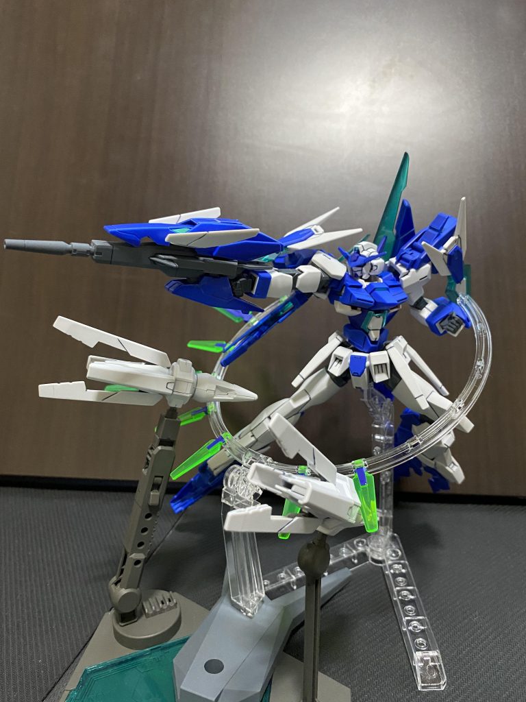 続いてシグマシスファンネルを交えた砲撃態勢。脚部の形状といいAGE-3オービタルの要素を色濃く残すSV ver.はアセムだけでなくキオのイメージにも結構ハマってる気がします。