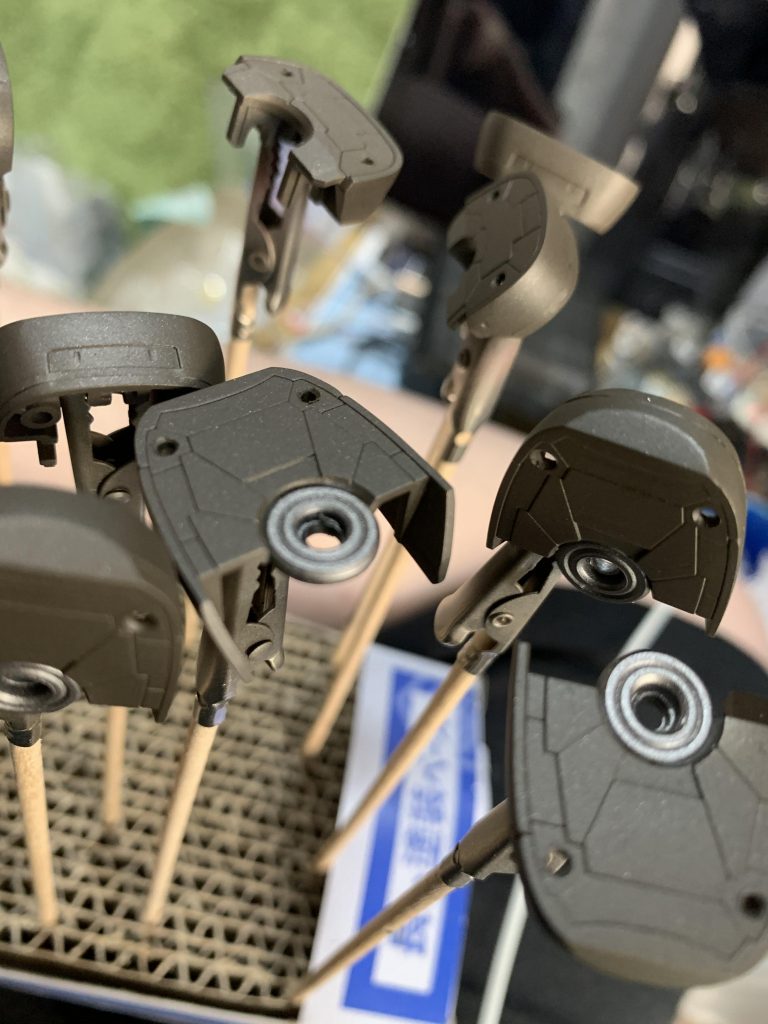 バーニア部分はガンメタサフをマスキングして残しました