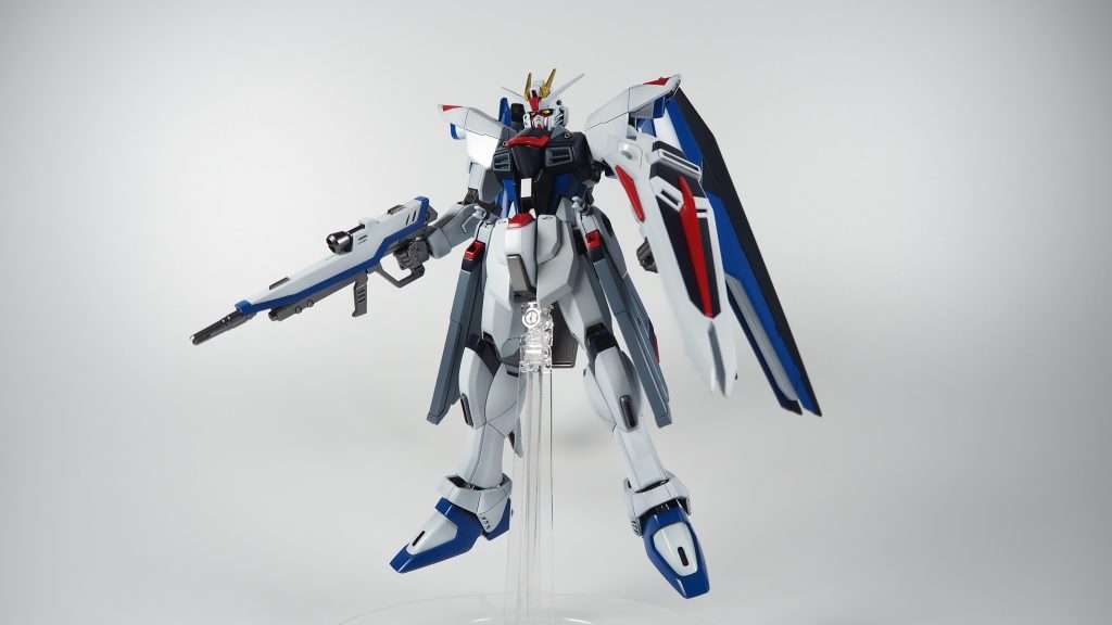 フロント改造は無しで全塗装時に必要な基本工作の加工と色分けがメインです