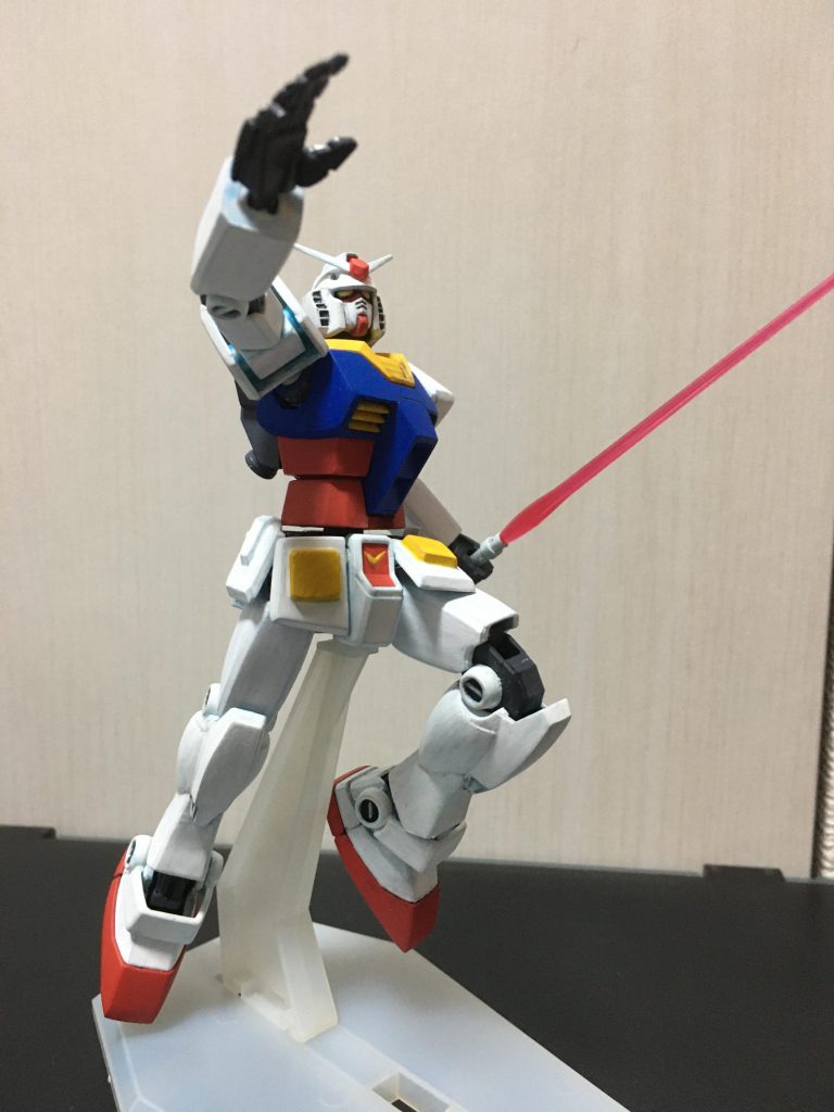 アクションシールドとバズーカは完全に忘れていたので、今度気が向いたら塗ろうかと思います。全塗装しちゃうとシールド用のダボとダボ穴の塗装剥げを気にして調整しないといけないのがちょいめんどくさいので。ネオジム磁石にしようかなあ。