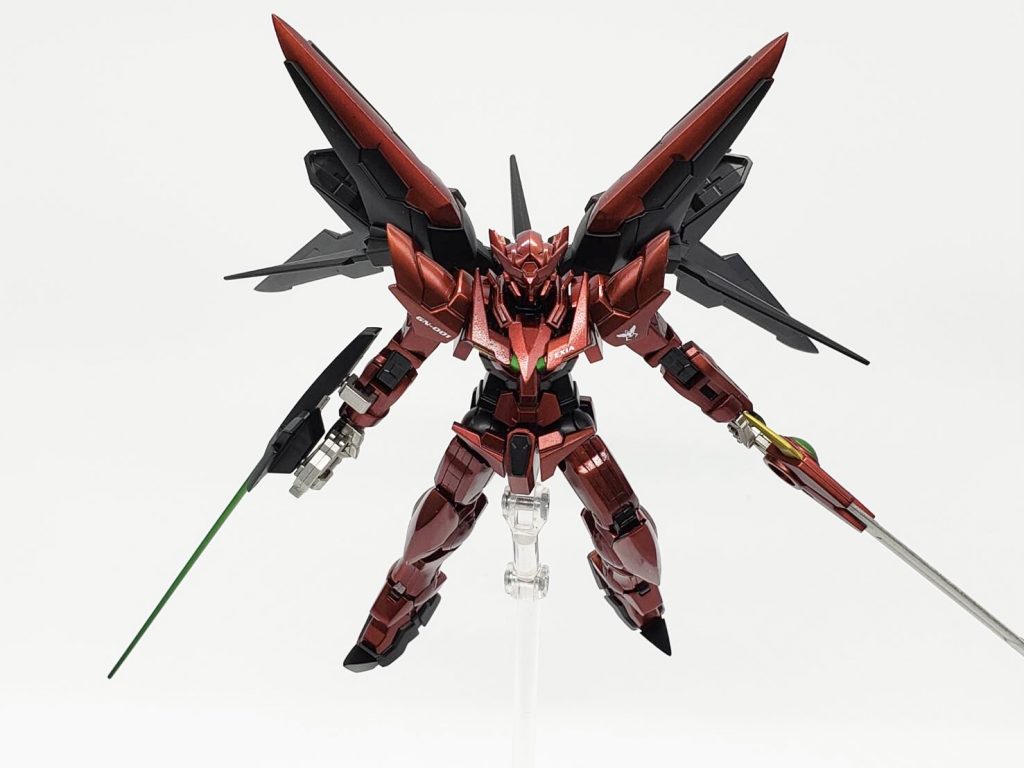 アメイジングライフルからはビームサーベルを出すことも可能ですので、2本の剣で接近戦も可能です。