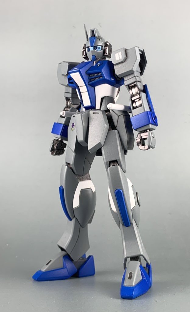 塗装は毎度のように、缶スプレーとガンダムマーカーエアブラシを併用しています。配色等はゼータプラスやコスモグラスパーを参考にしました。