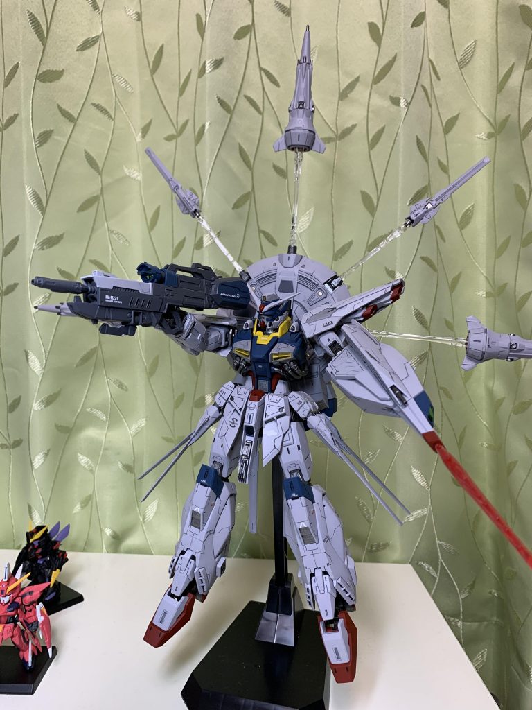 個人的に好きな機体なので、今回の作成は大満足です^ ^フリーダムとかも作ろうかなって思いますが、白が多い機体は筆塗り大変だし。。。ただプロヴィデンスとフリーダムが並んだらカッコ良さそうですね!