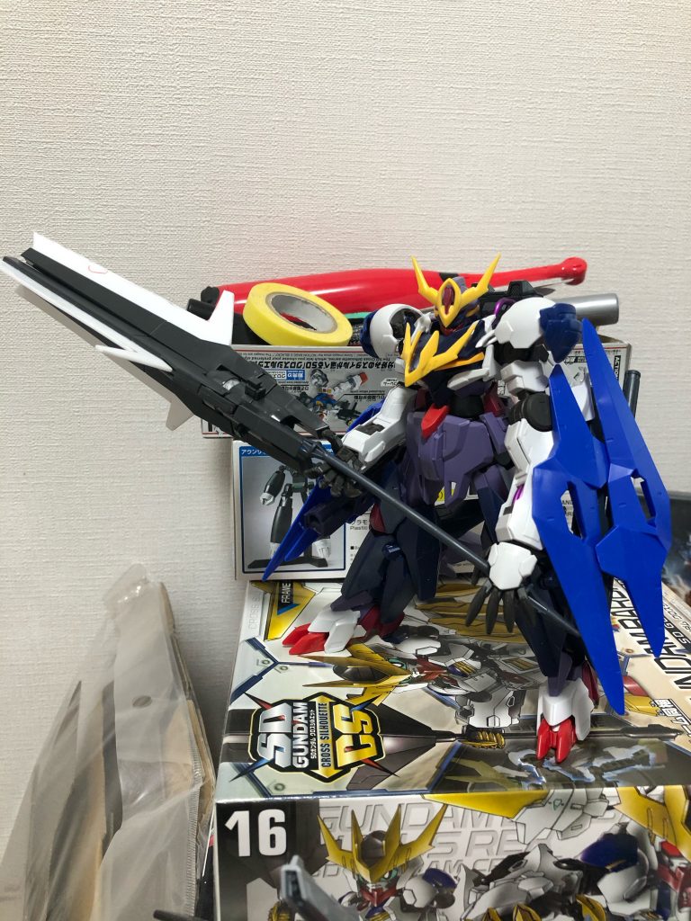 塗装前。メイスはプラ板からスクラッチ。動力パイプは100均針金が触手っぽいので使用。